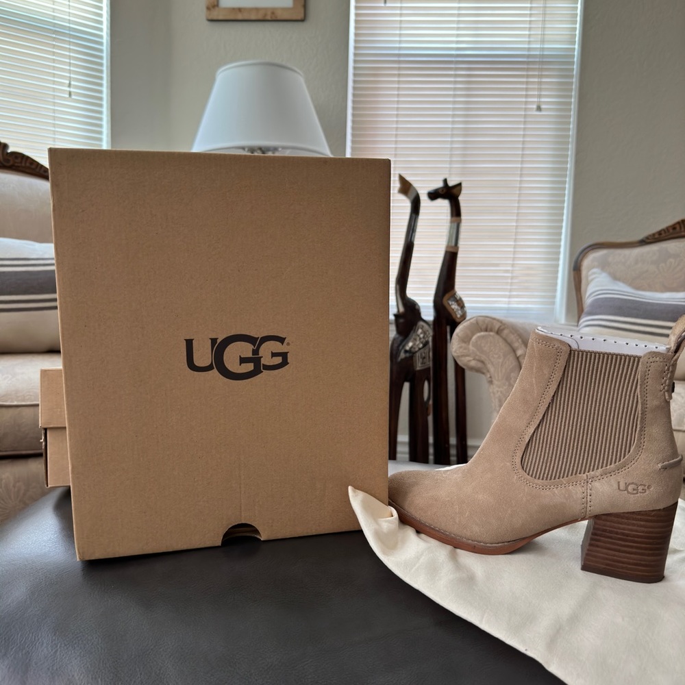 Women’s tan Chelsea boots - Picture 2 of 2